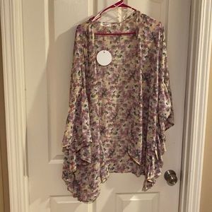 Umgee floral kimono. m/l flowing sleeves 100% polyester